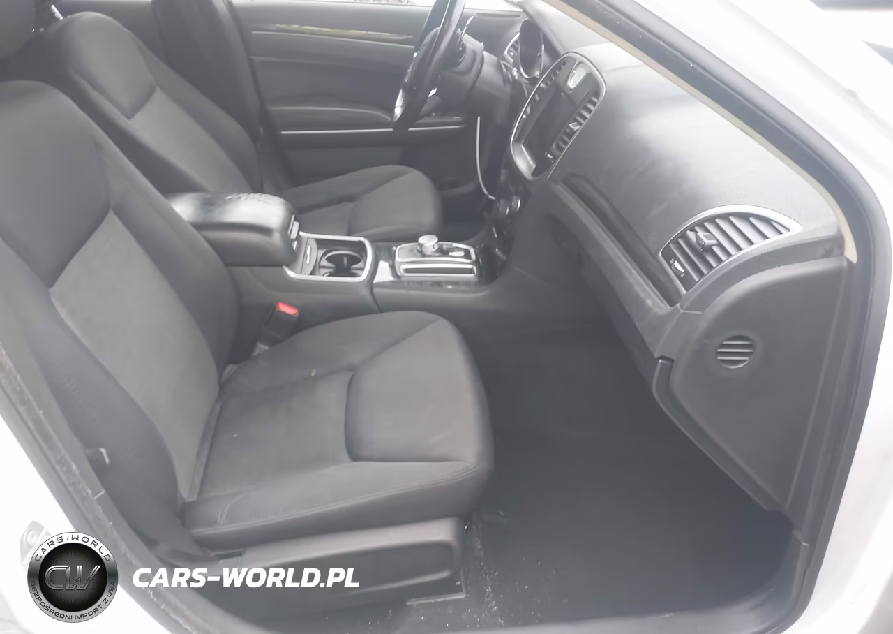 2020 Chrysler 300 Touring VIN:2C3CCAAG7LH128343 - 5
