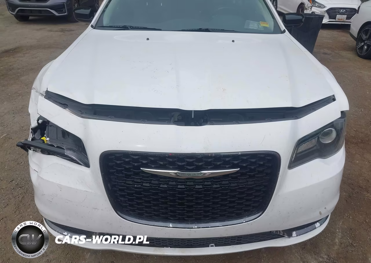 2020 Chrysler 300 Touring VIN:2C3CCAAG7LH128343 - 6