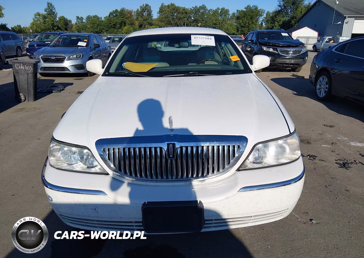 2010 Lincoln Town Car Signature Limited VIN:2LNBL8CV3AX607160 - 12
