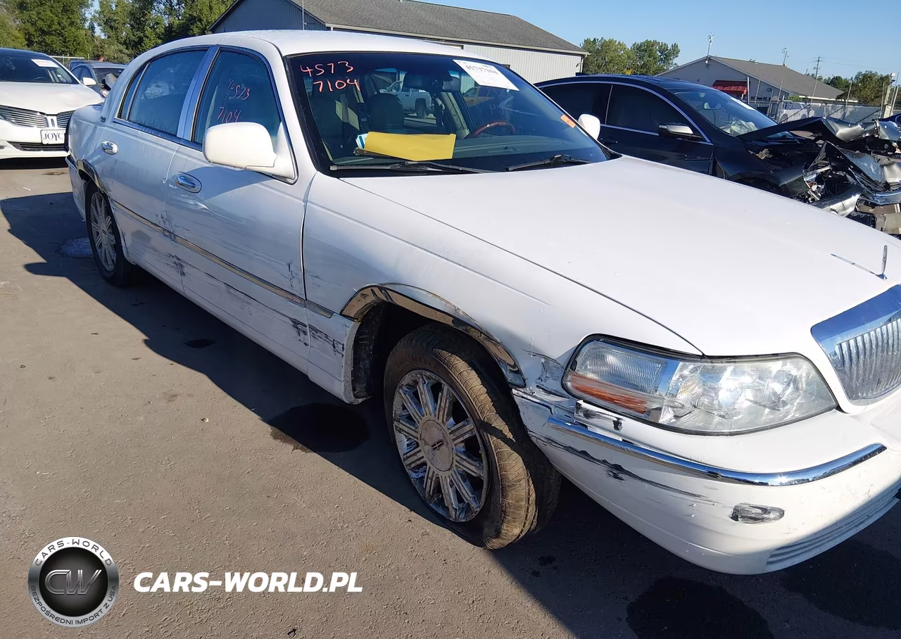 2010 Lincoln Town Car Signature Limited VIN:2LNBL8CV3AX607160 - 6