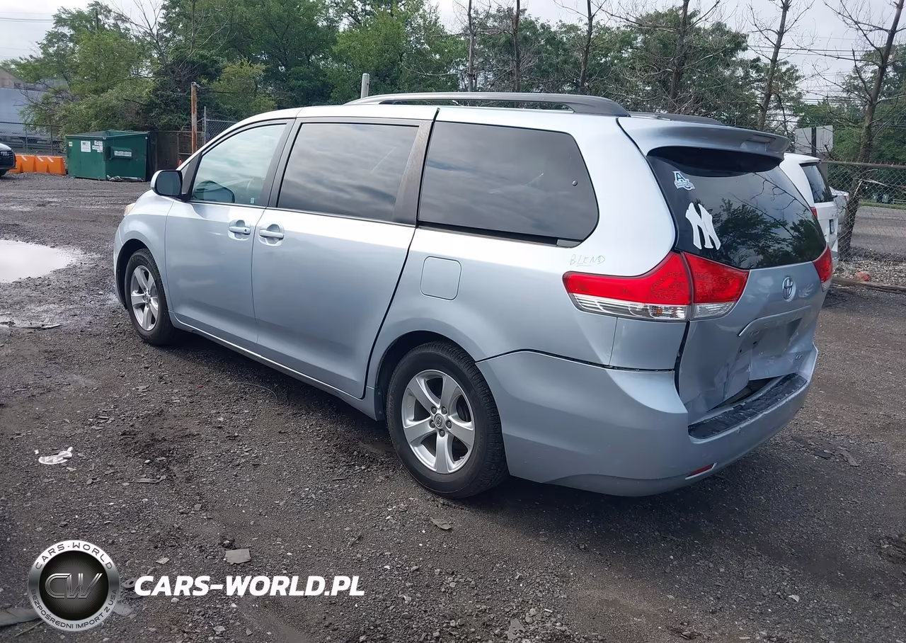 2013 Toyota Sienna Le V6 8 Passenger VIN:5TDKK3DC5DS372073 - 3