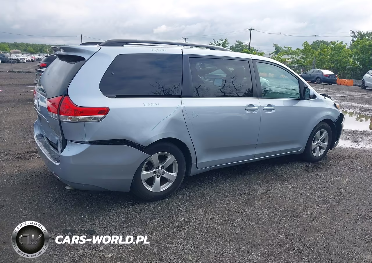 2013 Toyota Sienna Le V6 8 Passenger VIN:5TDKK3DC5DS372073 - 4