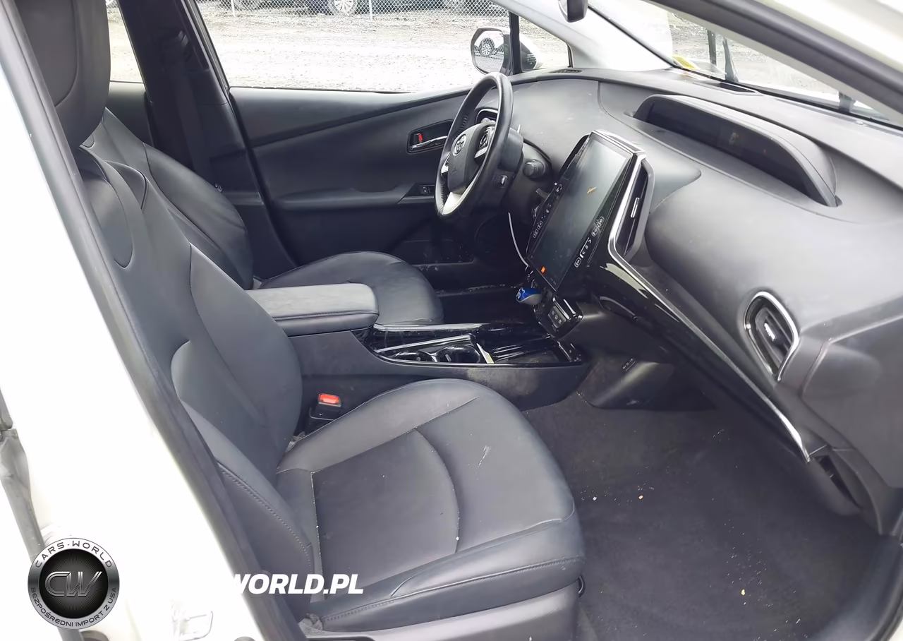 2017 Toyota Prius Prime Advanced VIN:JTDKARFP5H3000973 - 5