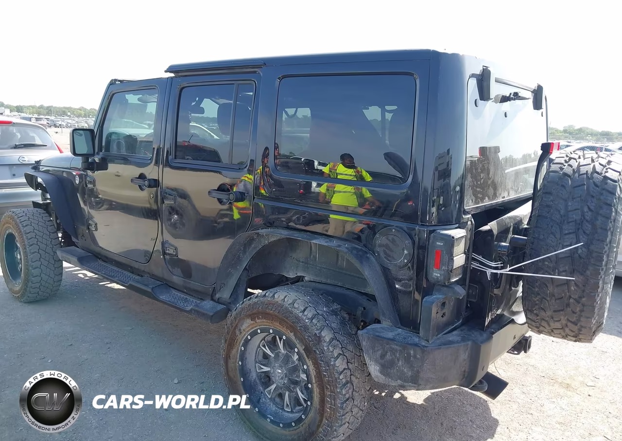 2013 Jeep Wrangler Unlimited Sahara VIN:1C4BJWEG0DL561964 - 3