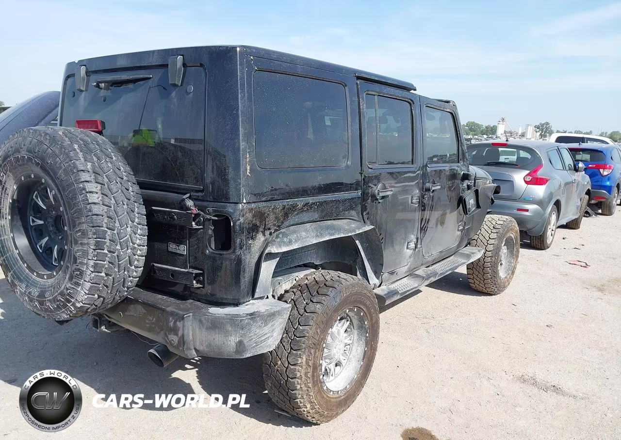2013 Jeep Wrangler Unlimited Sahara VIN:1C4BJWEG0DL561964 - 4