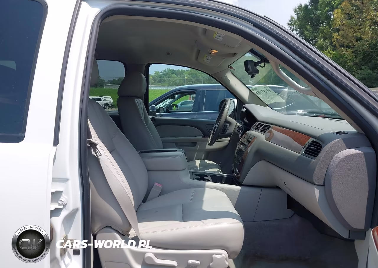 2011 Chevrolet Tahoe Lt VIN:1GNSCBE09BR120132 - 5