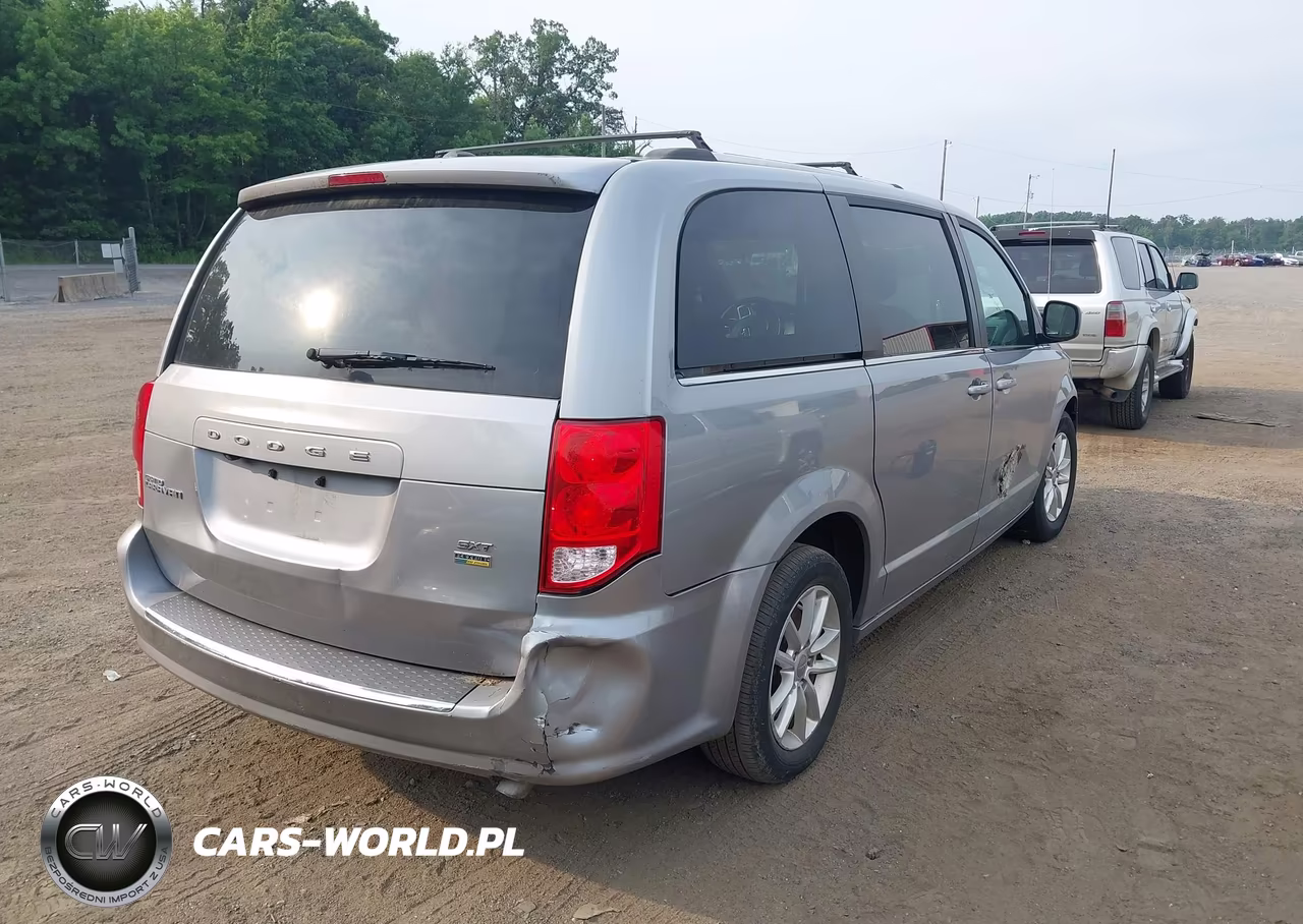 2018 Dodge Grand Caravan Sxt VIN:2C4RDGCG4JR359792 - 4