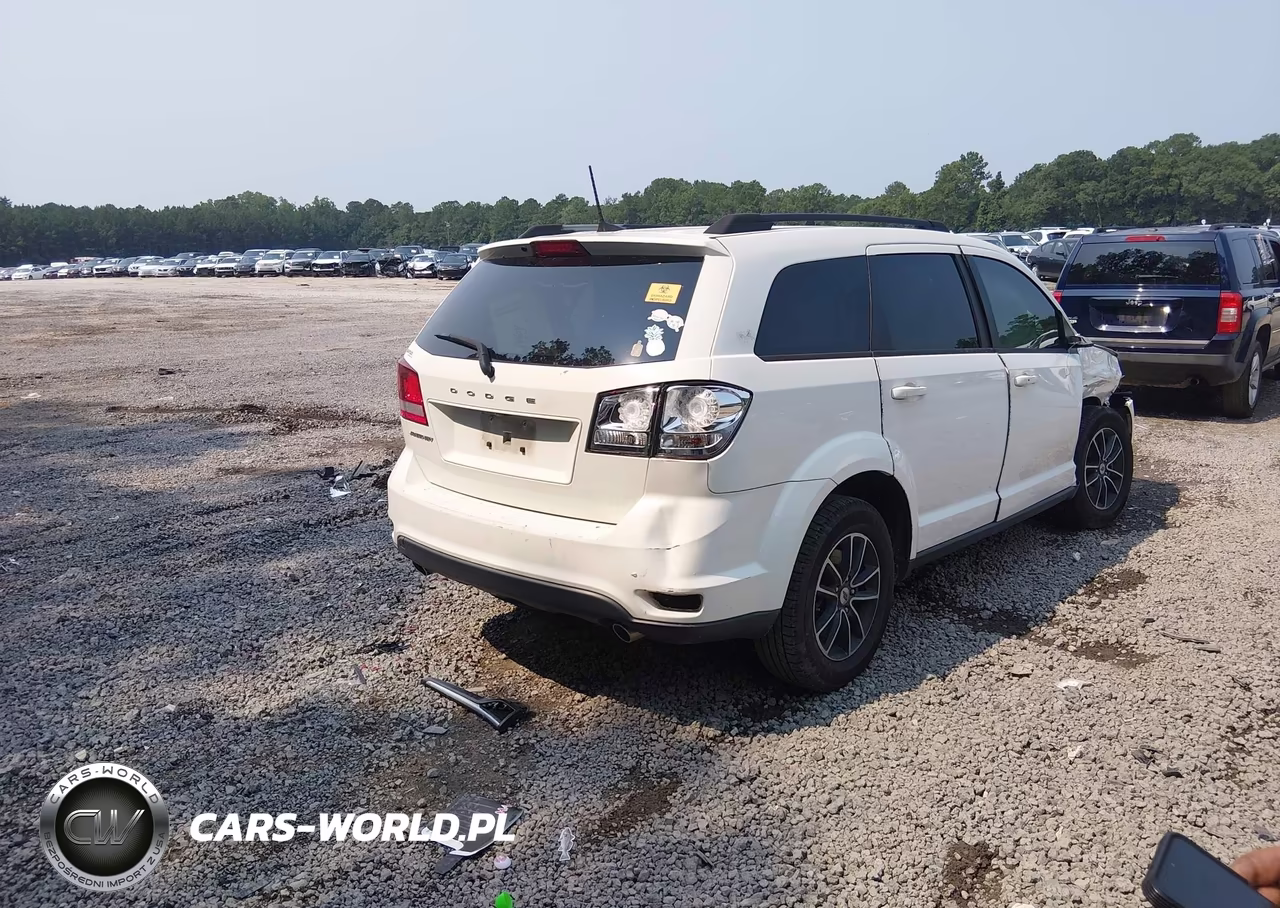 2019 Dodge Journey Se VIN:3C4PDCBG4KT731812 - 4
