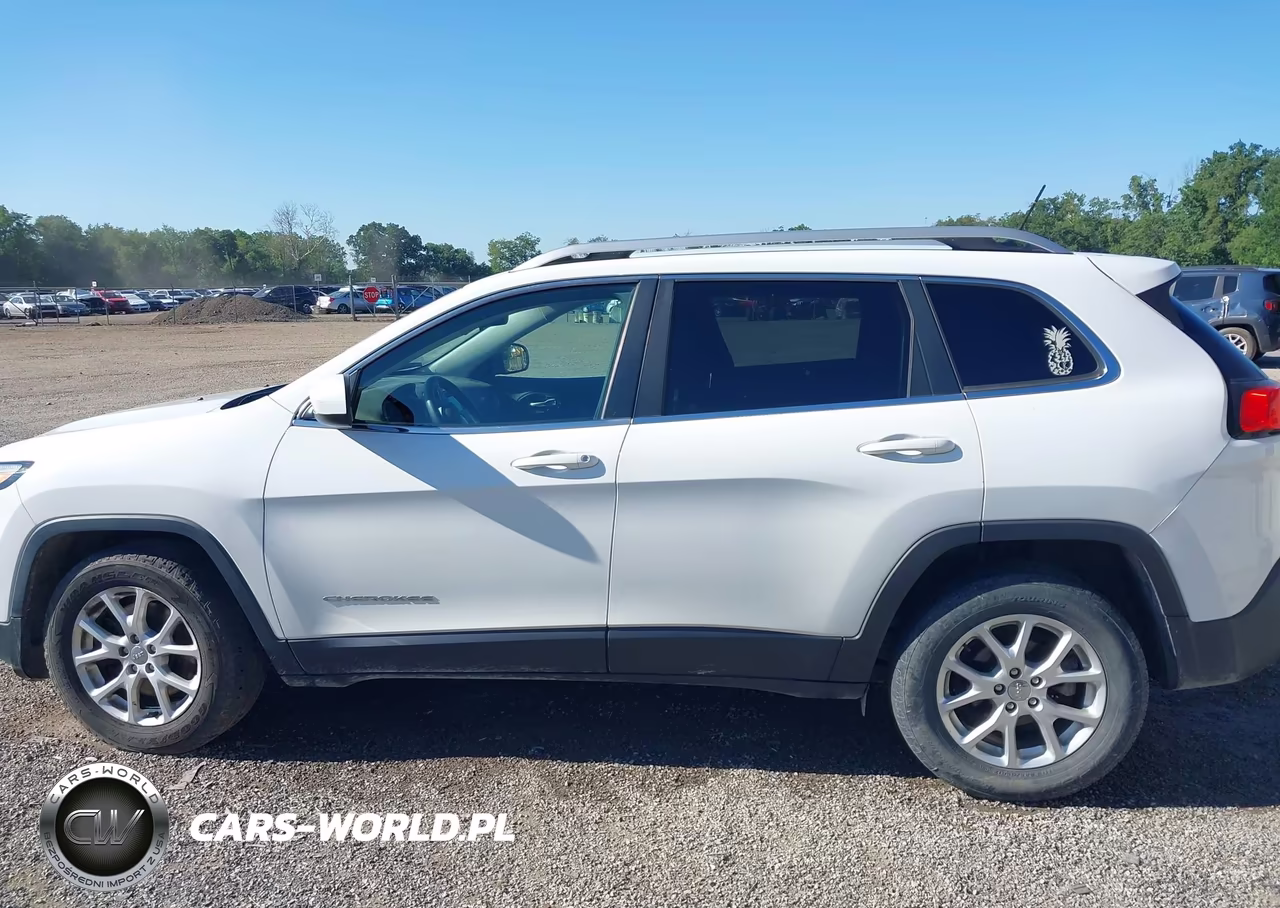 2015 Jeep Cherokee Latitude VIN:1C4PJLCB6FW706678 - 14