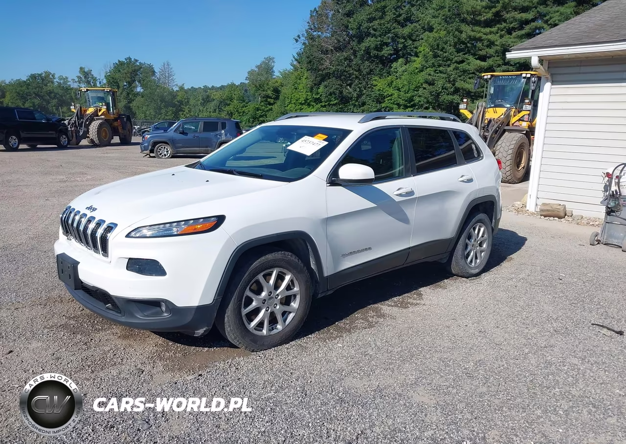 2015 Jeep Cherokee Latitude VIN:1C4PJLCB6FW706678 - 2