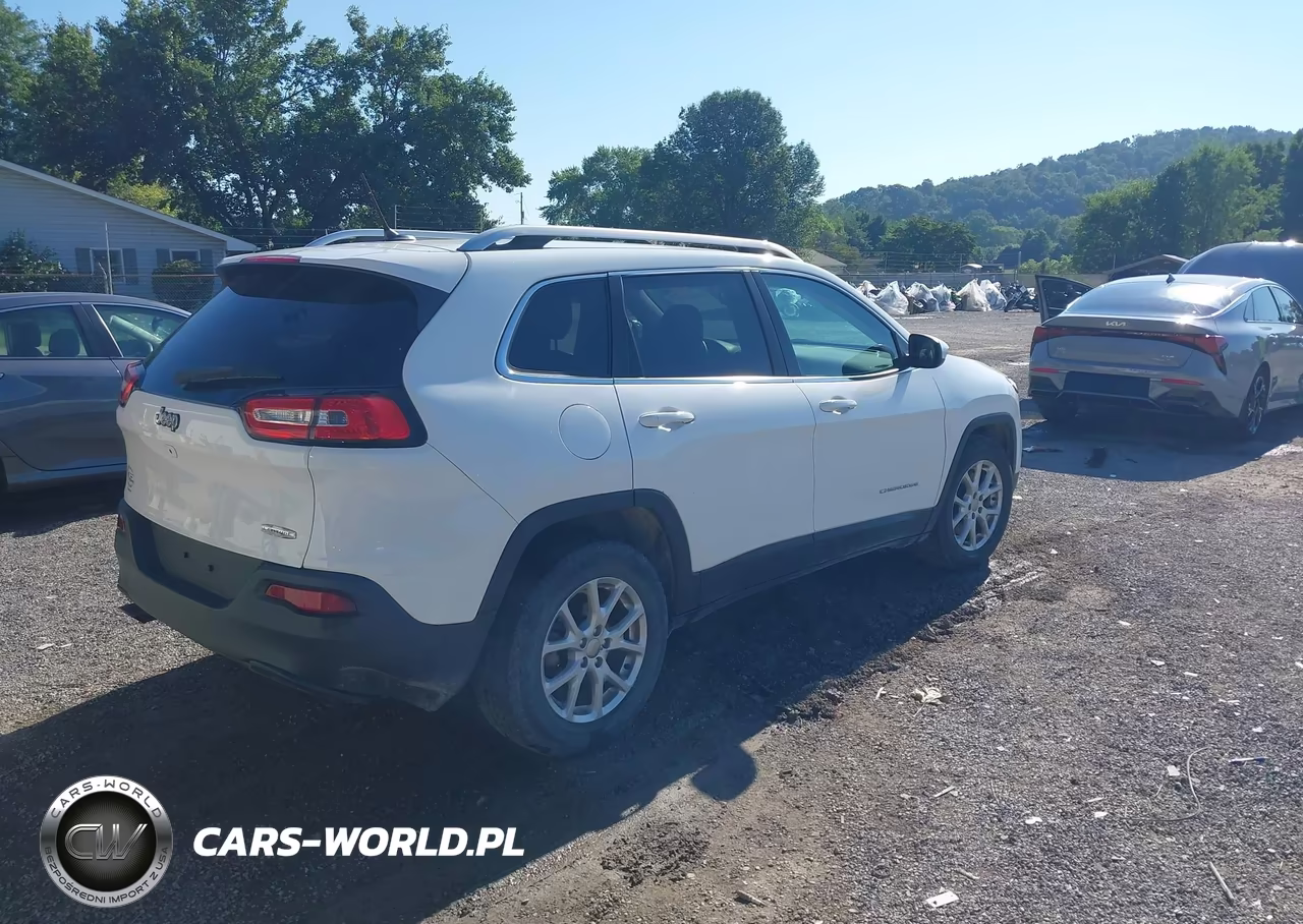 2015 Jeep Cherokee Latitude VIN:1C4PJLCB6FW706678 - 4
