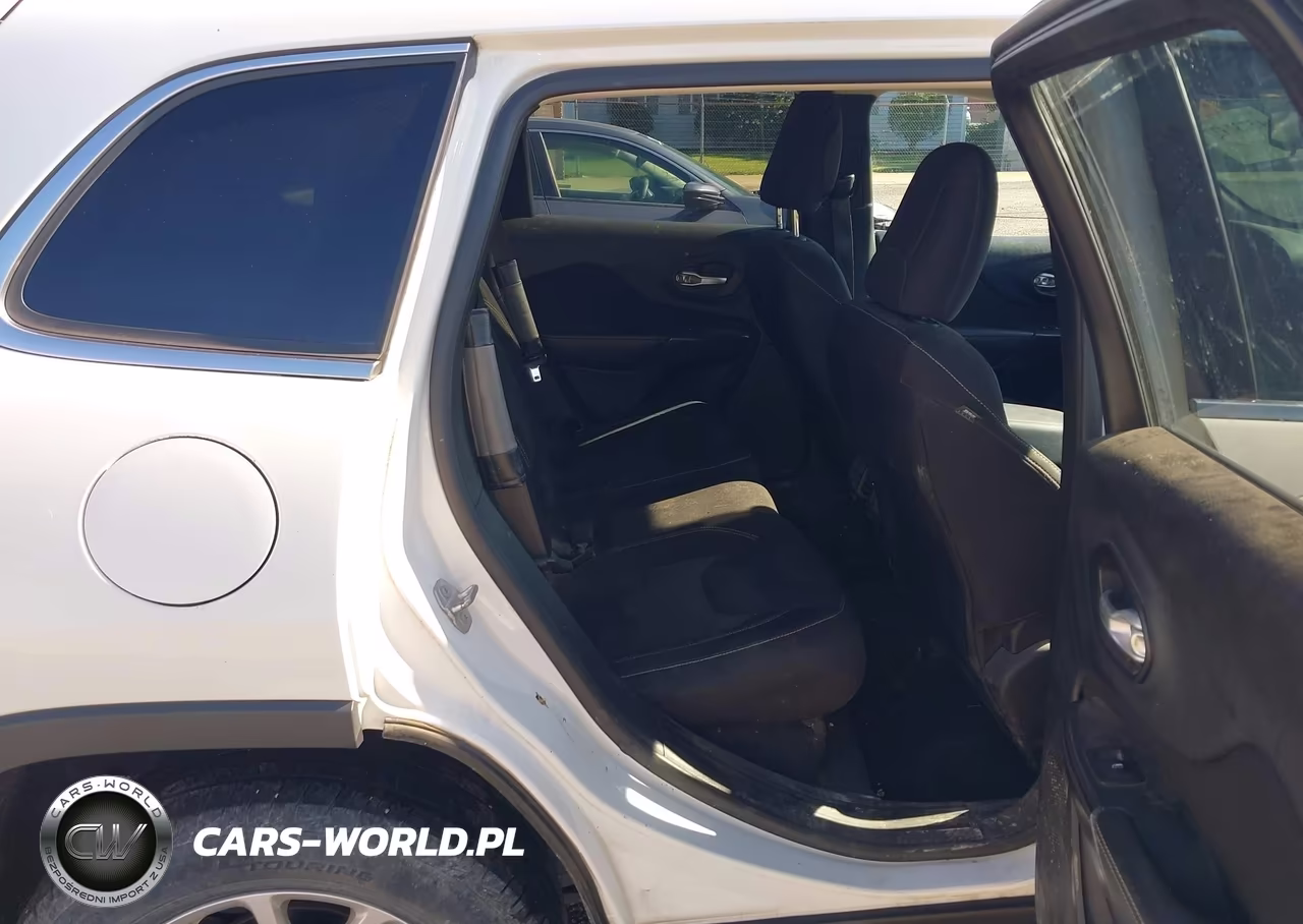 2015 Jeep Cherokee Latitude VIN:1C4PJLCB6FW706678 - 8