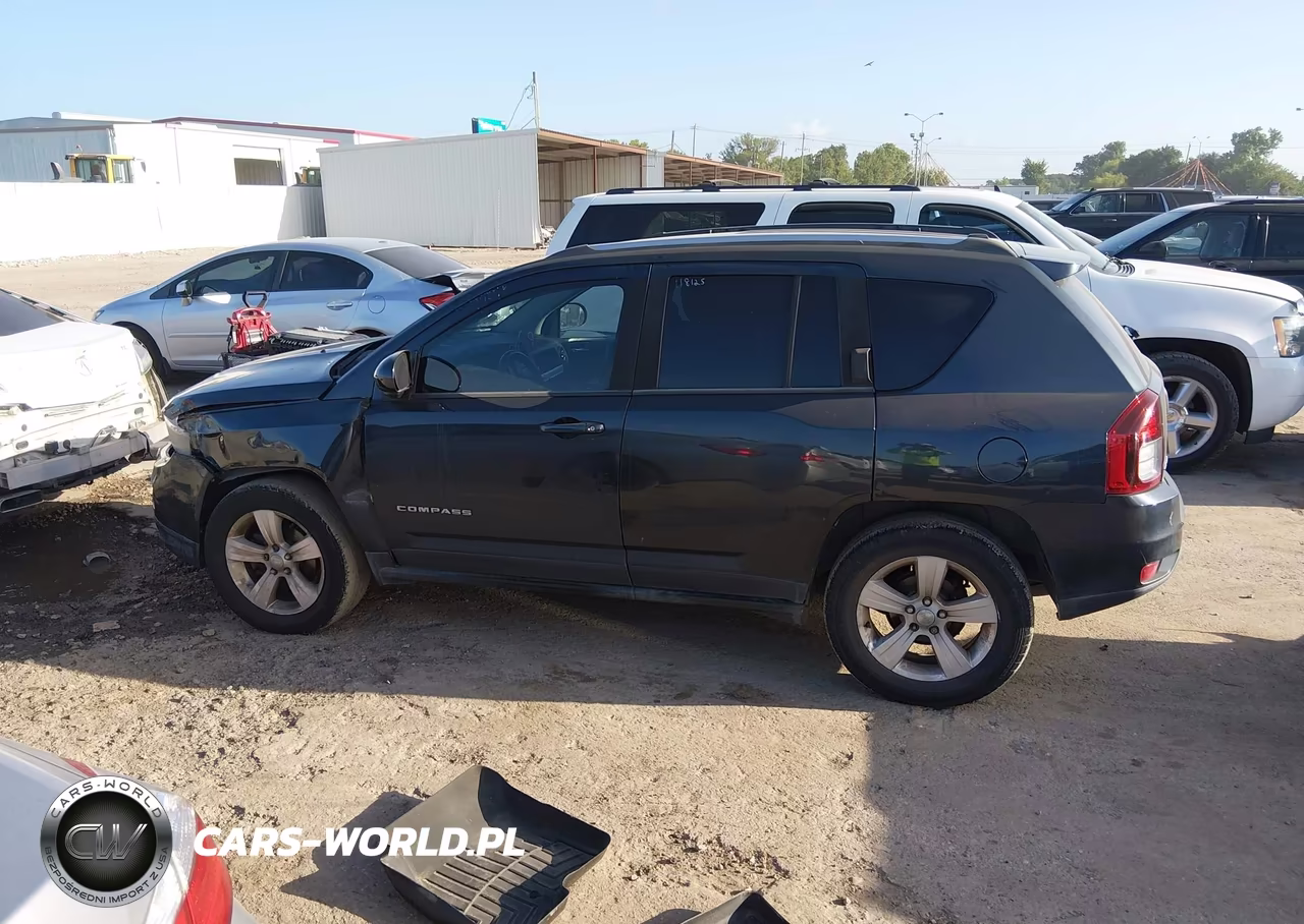 2014 Jeep Compass Latitude VIN:1C4NJDEB8ED822761 - 14