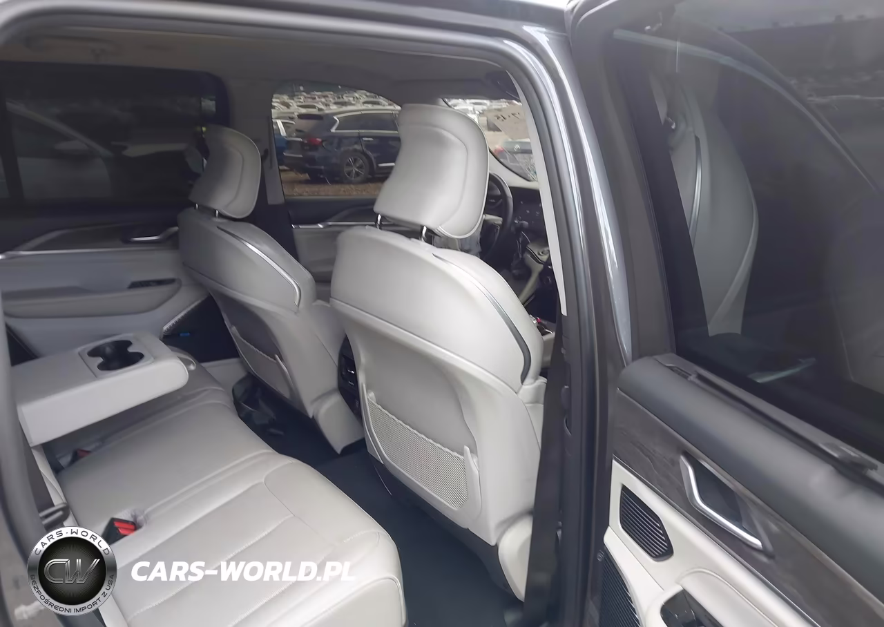 2022 Jeep Grand Cherokee Overland 4X4 VIN:1C4RJHDG3N8590990 - 8