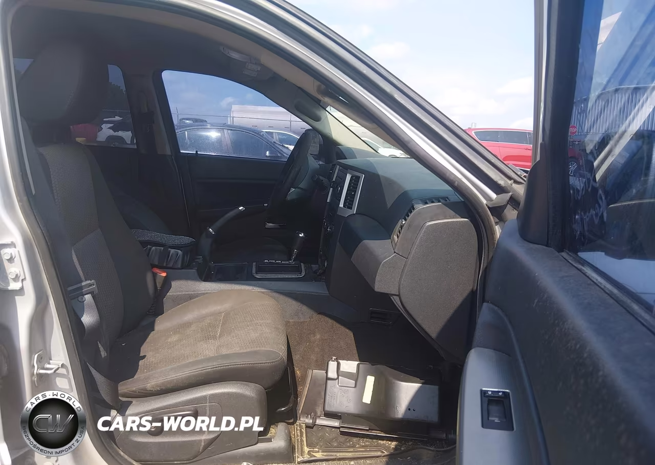 2010 Jeep Grand Cherokee Laredo VIN:1J4PS4GK7AC156537 - 5