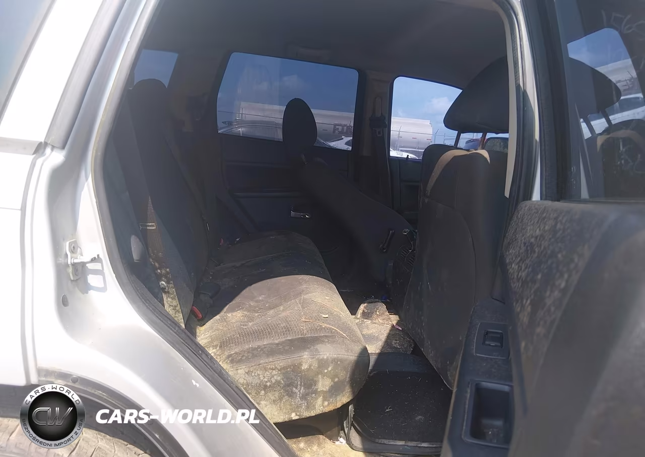 2010 Jeep Grand Cherokee Laredo VIN:1J4PS4GK7AC156537 - 8