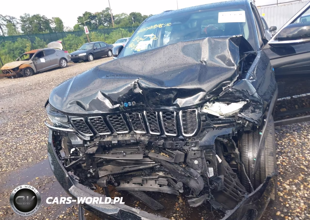 2023 Jeep Grand Cherokee 4Xe VIN:1C4RJYB69PC610752 - 10