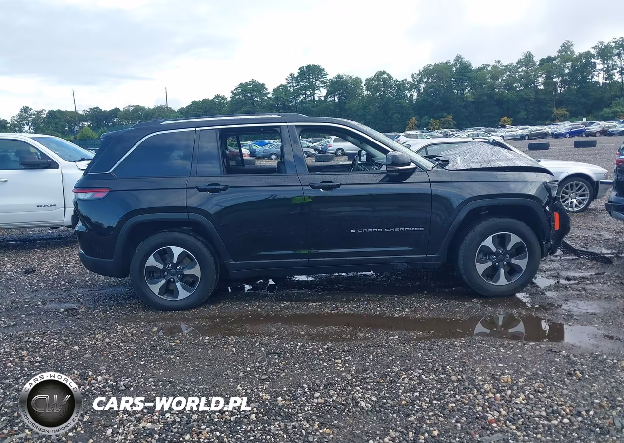 2023 Jeep Grand Cherokee 4Xe VIN:1C4RJYB69PC610752 - 13