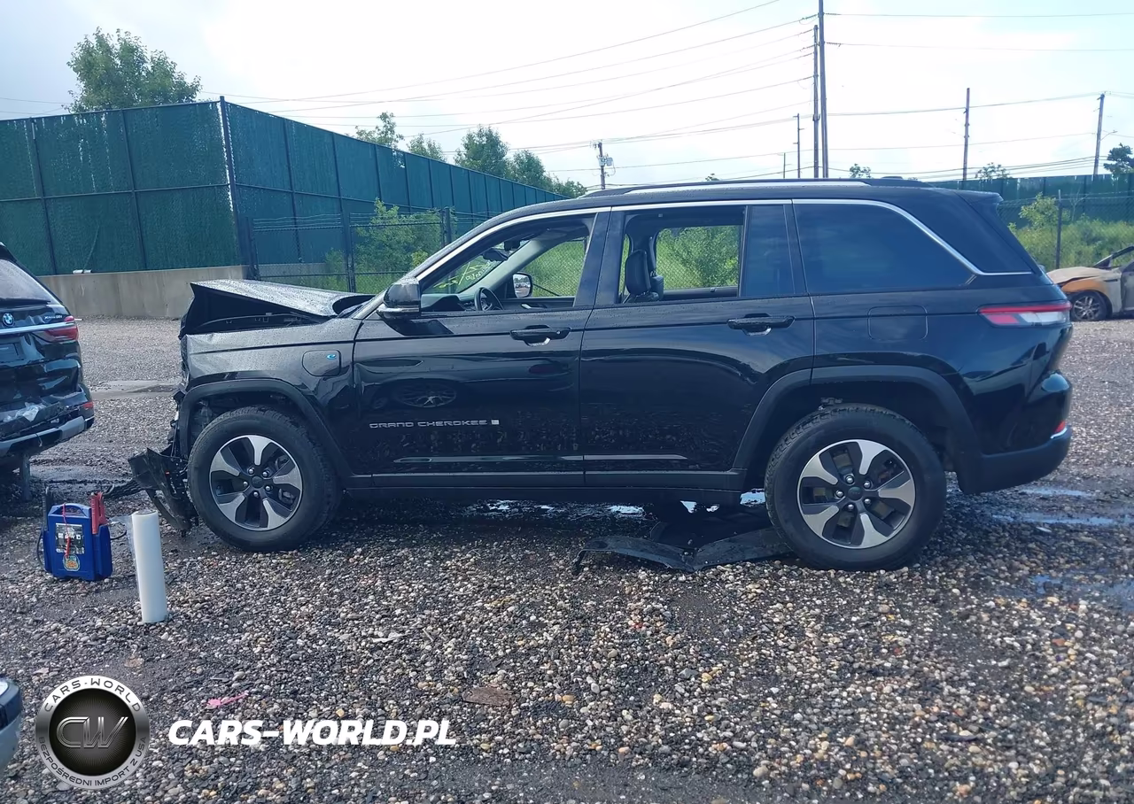 2023 Jeep Grand Cherokee 4Xe VIN:1C4RJYB69PC610752 - 14