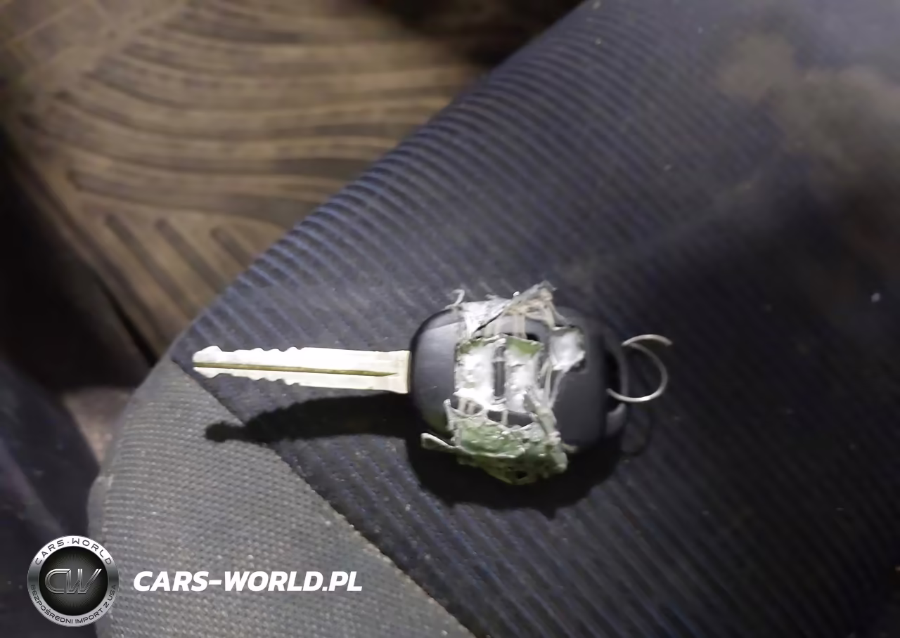2015 Toyota Prius C Two VIN:JTDKDTB37F1109791 - 11