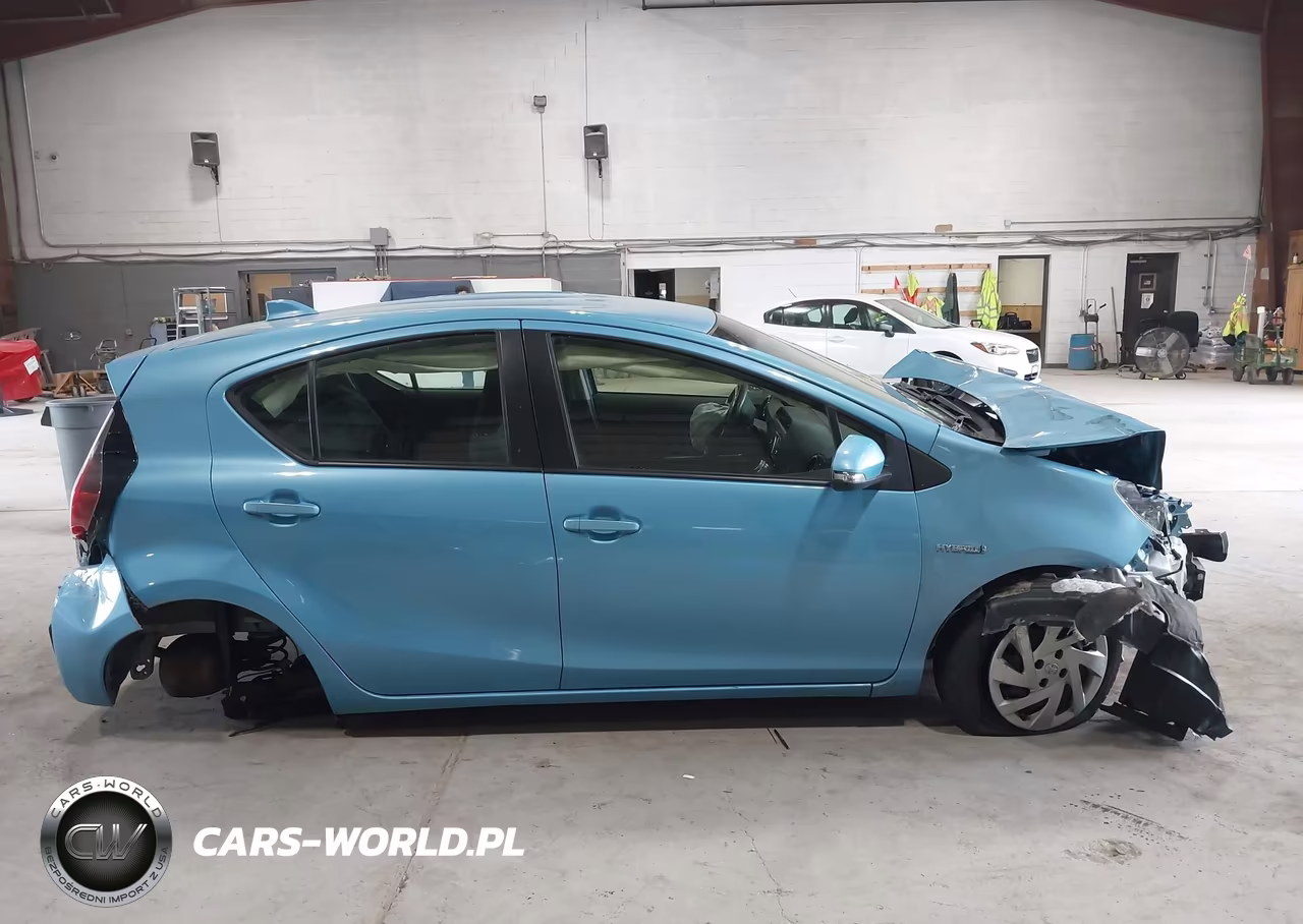 2015 Toyota Prius C Two VIN:JTDKDTB37F1109791 - 13