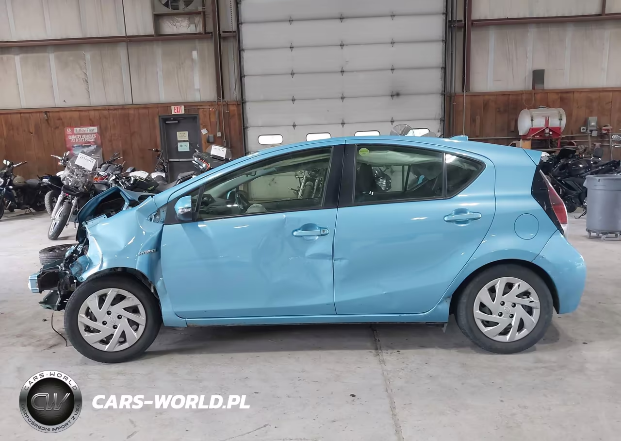 2015 Toyota Prius C Two VIN:JTDKDTB37F1109791 - 14
