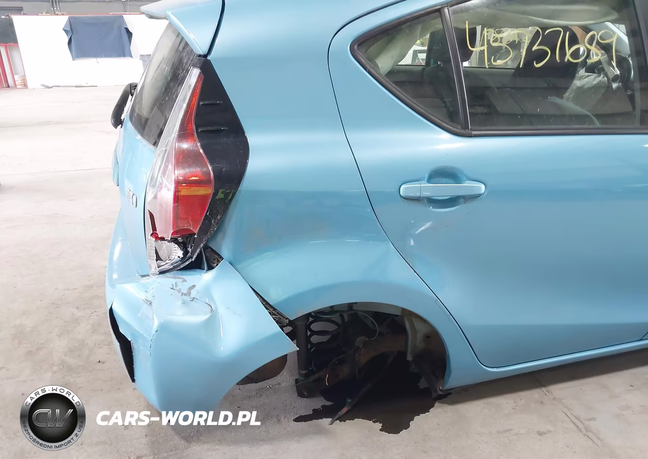 2015 Toyota Prius C Two VIN:JTDKDTB37F1109791 - 20