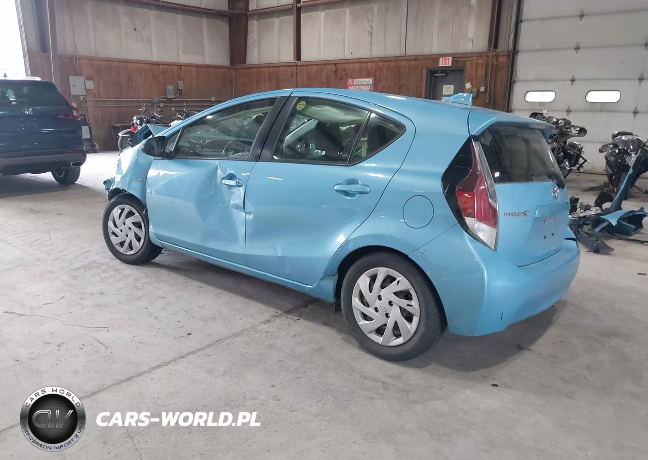 2015 Toyota Prius C Two VIN:JTDKDTB37F1109791 - 3