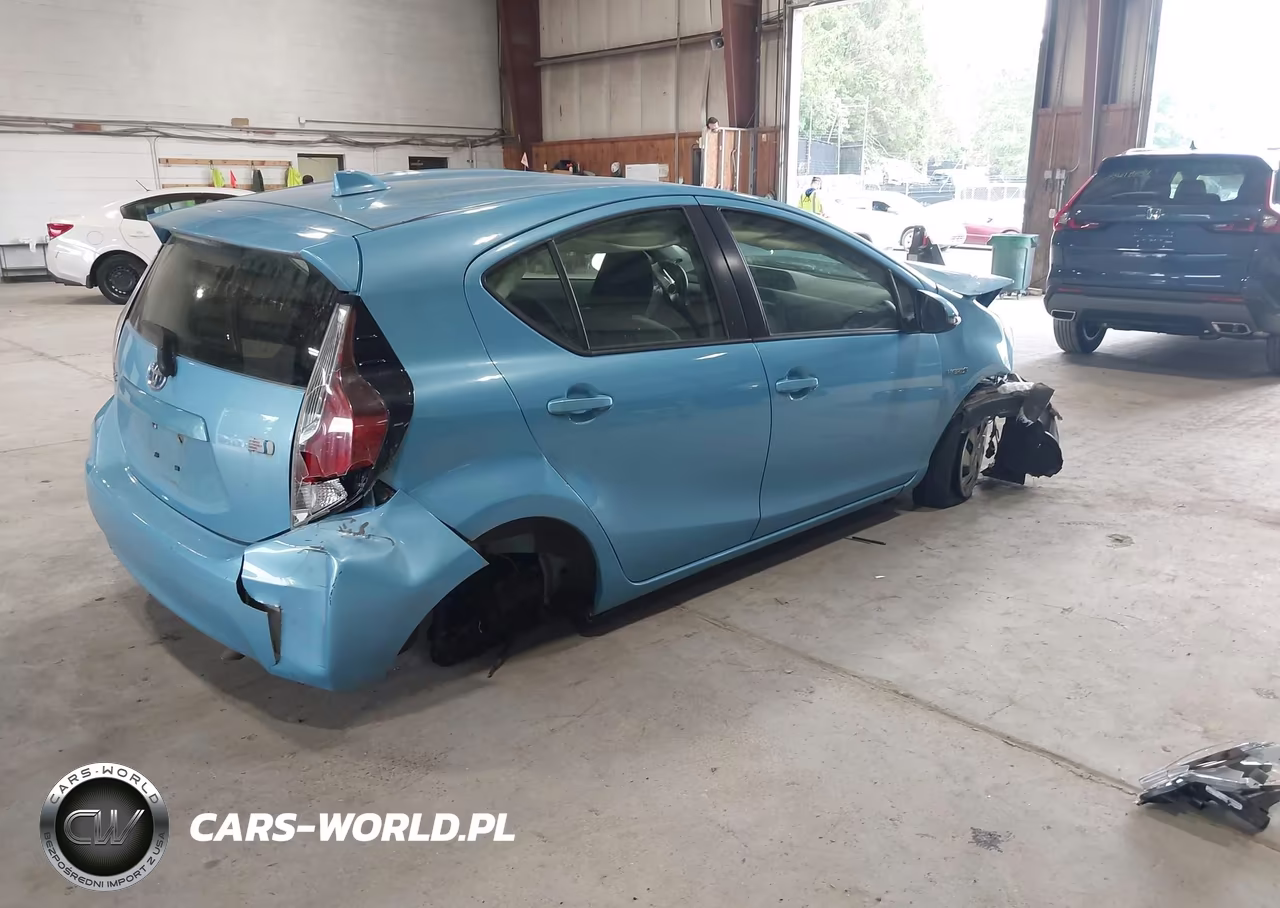 2015 Toyota Prius C Two VIN:JTDKDTB37F1109791 - 4