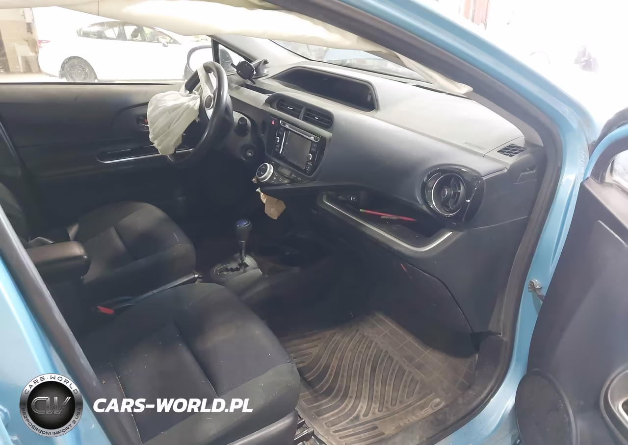 2015 Toyota Prius C Two VIN:JTDKDTB37F1109791 - 5