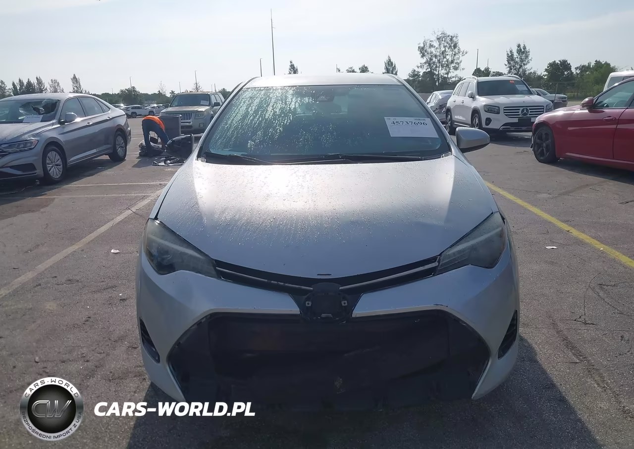 2018 Toyota Corolla Le VIN:5YFBURHE7JP761214 - 12
