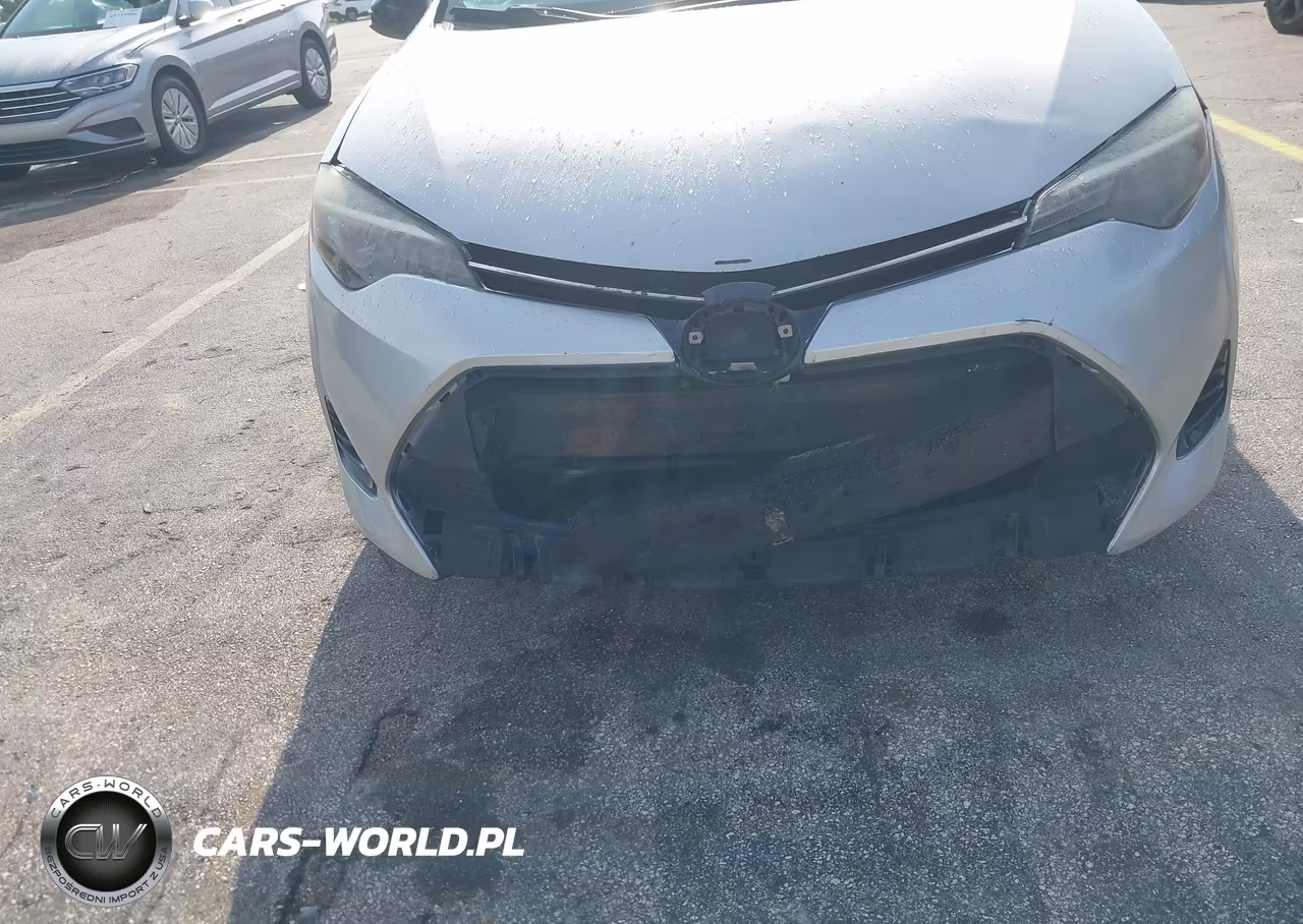 2018 Toyota Corolla Le VIN:5YFBURHE7JP761214 - 17