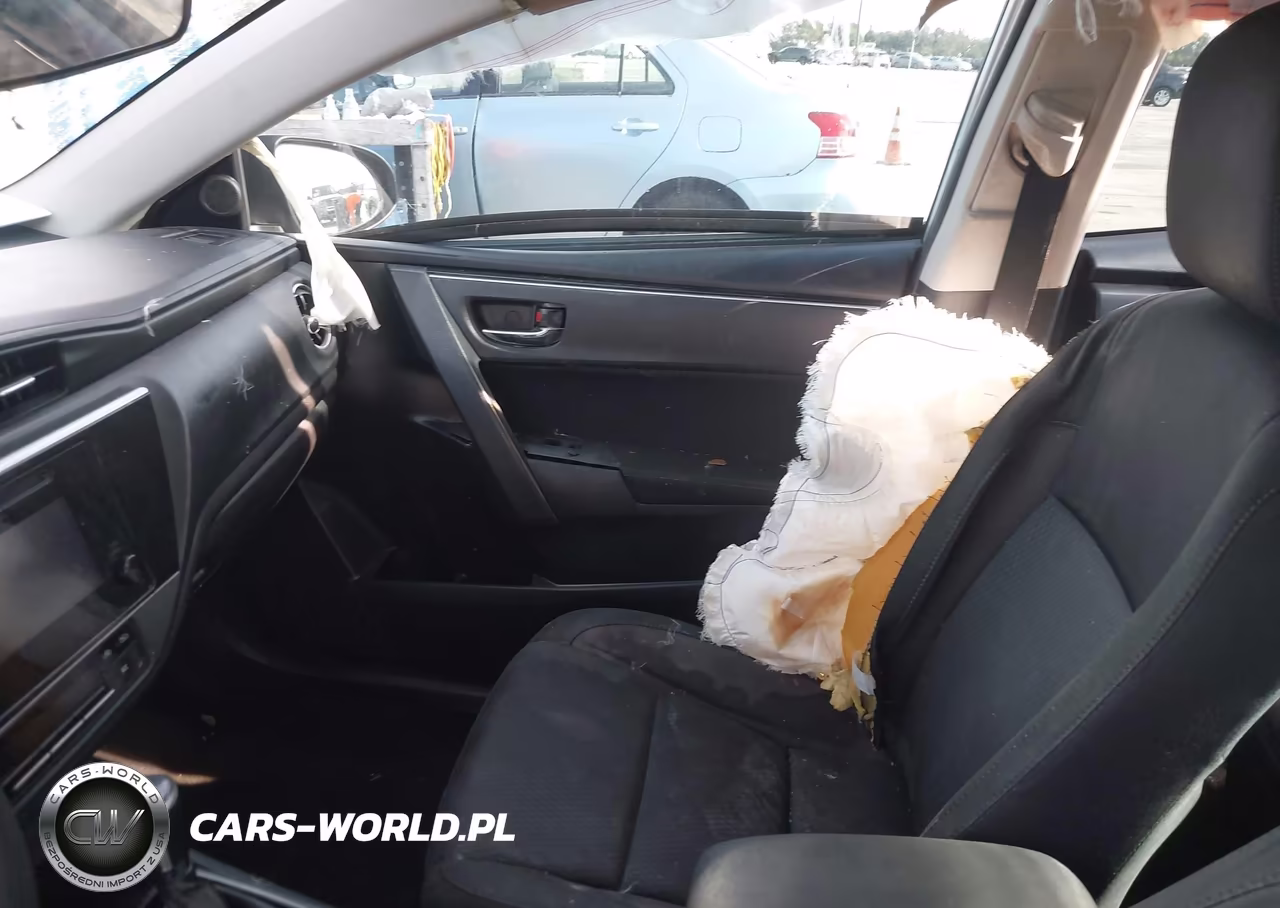 2018 Toyota Corolla Le VIN:5YFBURHE7JP761214 - 5
