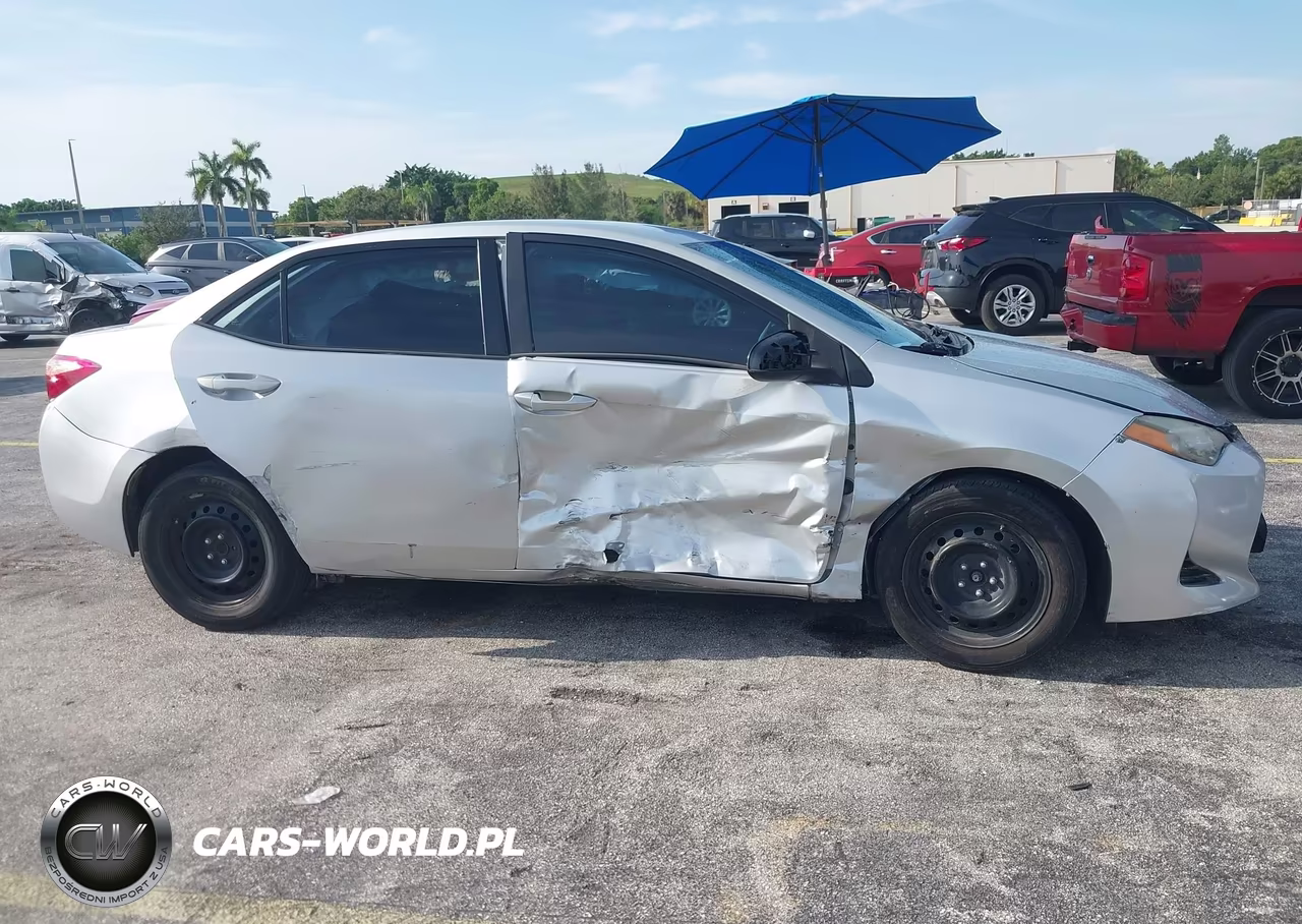 2018 Toyota Corolla Le VIN:5YFBURHE7JP761214 - 6