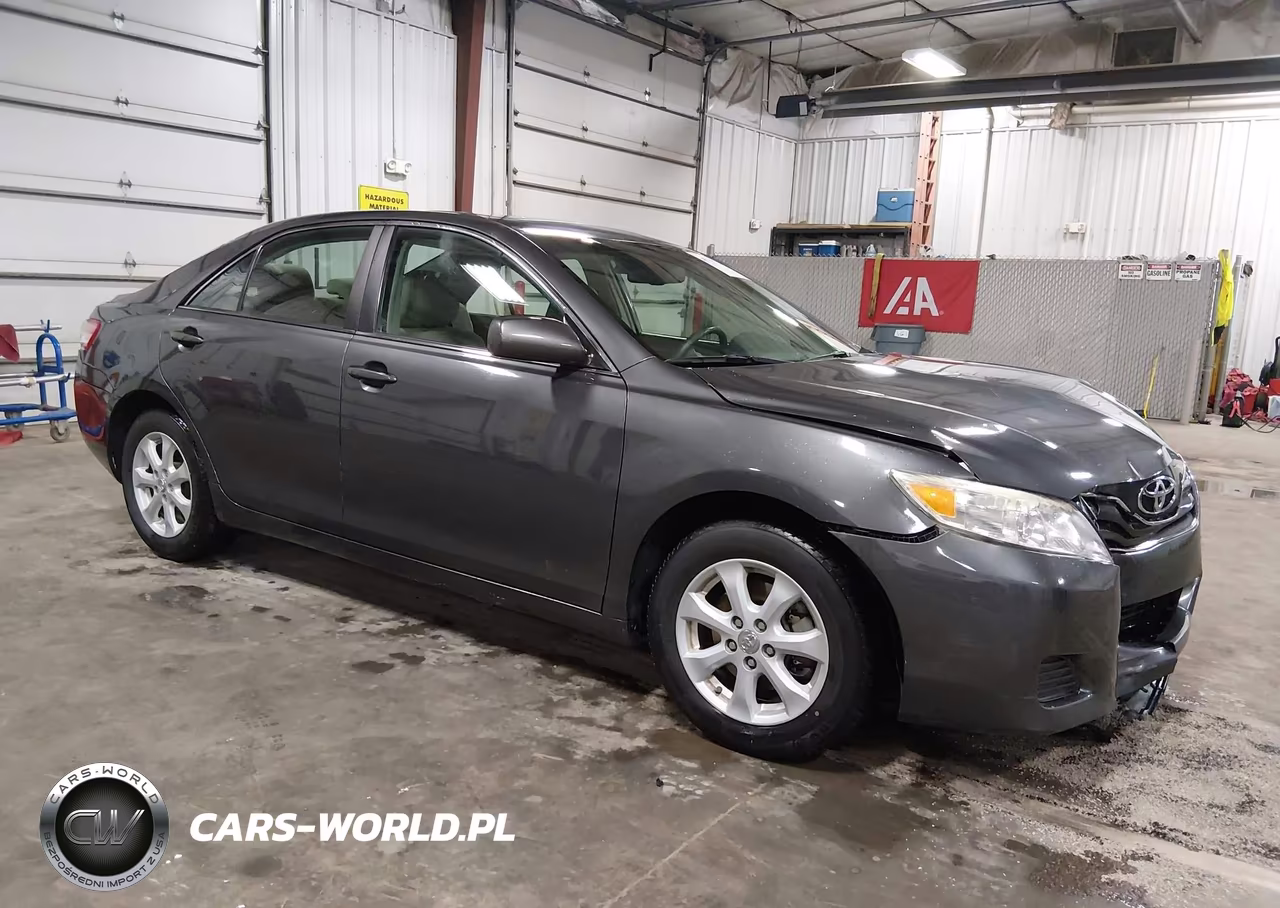 2011 Toyota Camry Le – zdjęcie 1 z 16