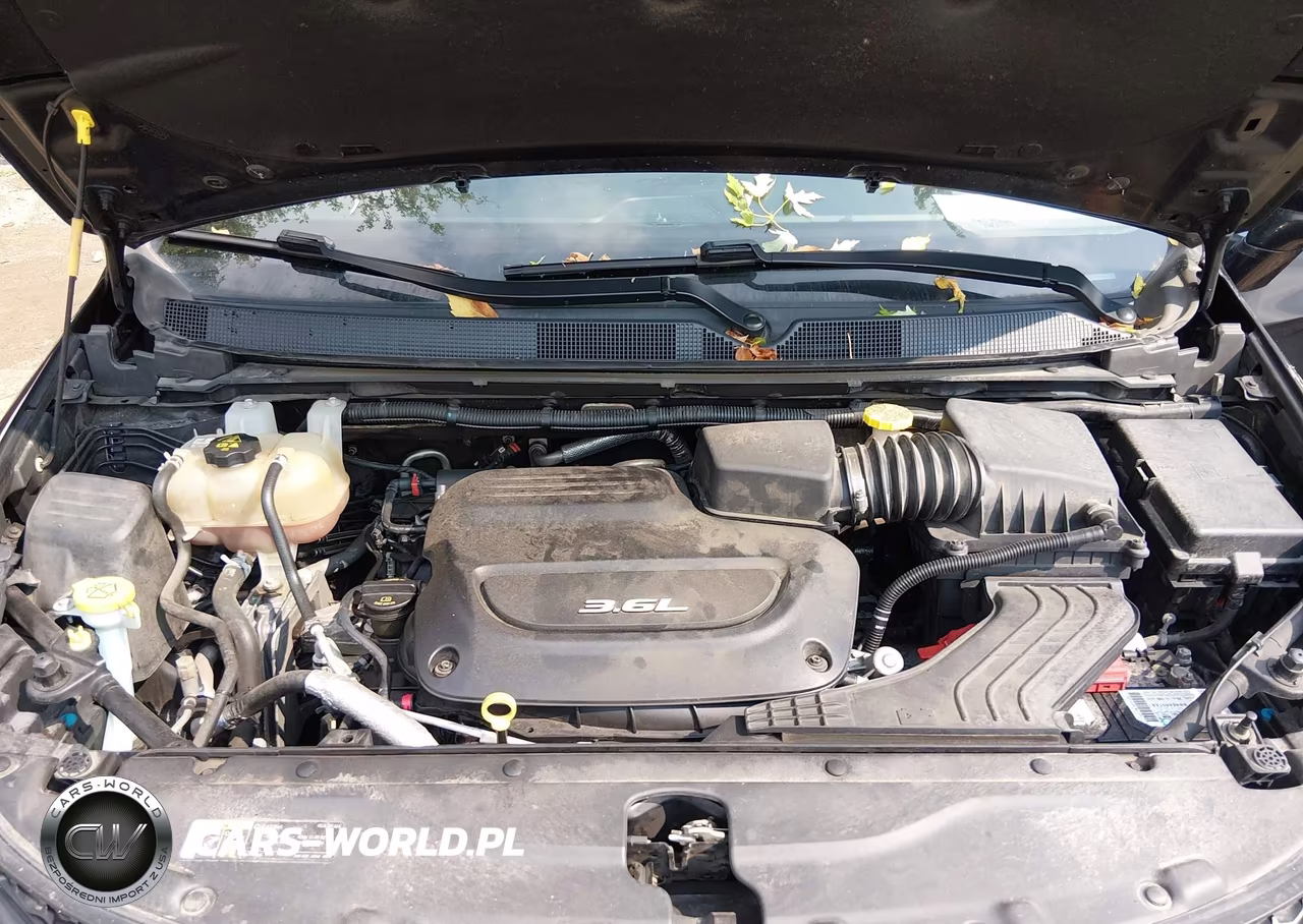 2018 Chrysler Pacifica Touring L Plus VIN:2C4RC1EG1JR157263 - 10