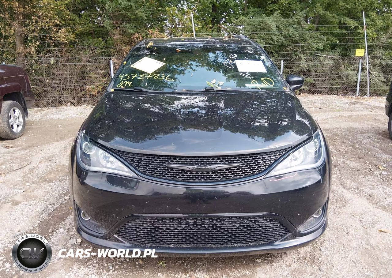 2018 Chrysler Pacifica Touring L Plus VIN:2C4RC1EG1JR157263 - 13
