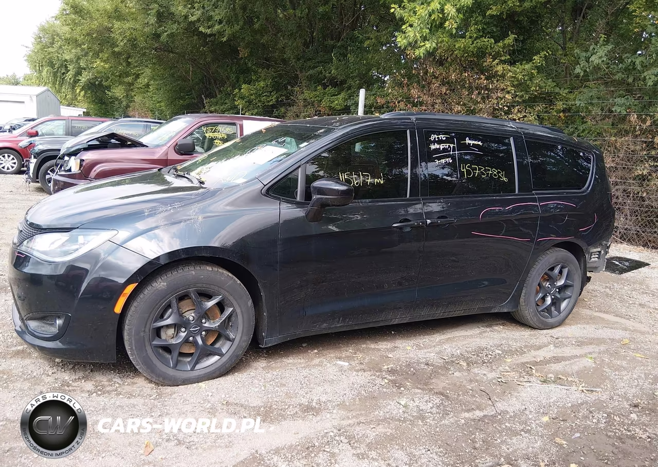2018 Chrysler Pacifica Touring L Plus VIN:2C4RC1EG1JR157263 - 15
