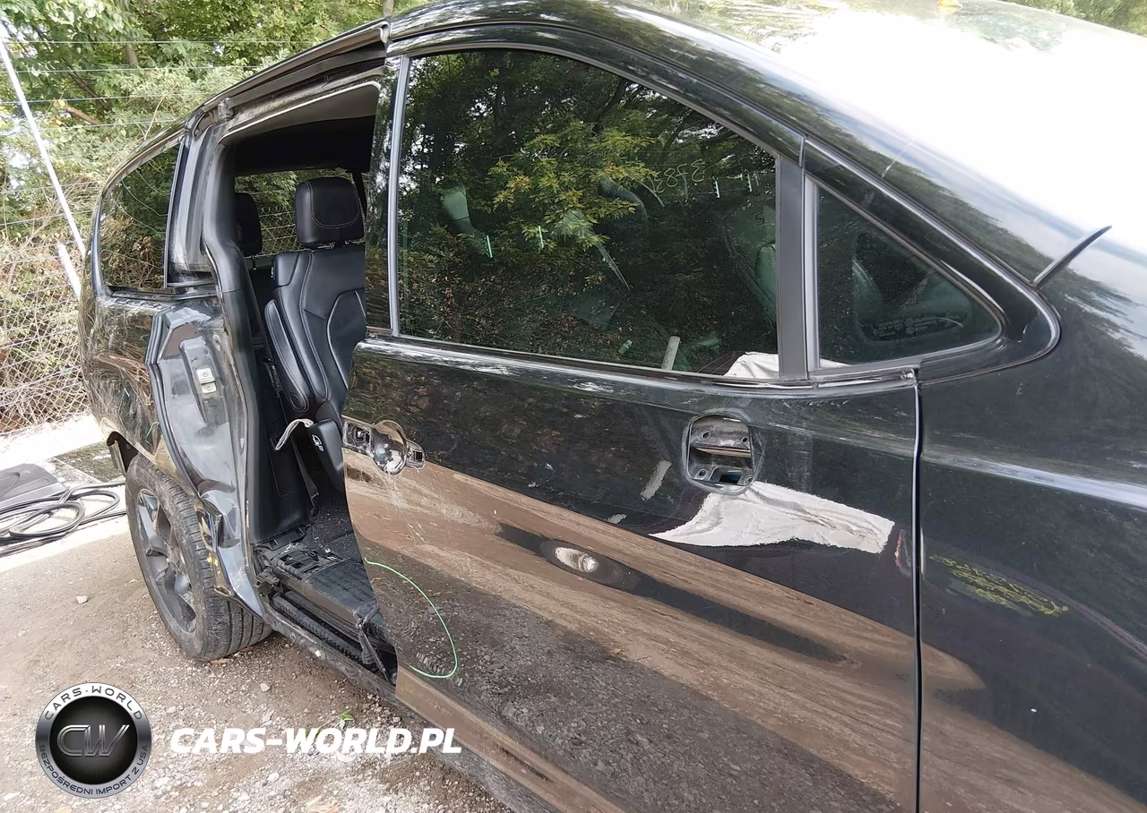 2018 Chrysler Pacifica Touring L Plus VIN:2C4RC1EG1JR157263 - 19