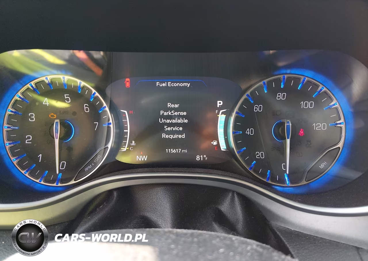 2018 Chrysler Pacifica Touring L Plus VIN:2C4RC1EG1JR157263 - 7