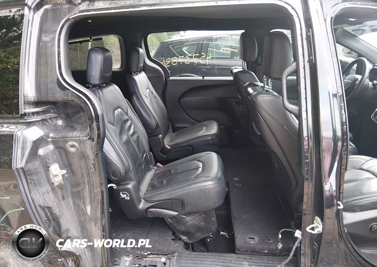 2018 Chrysler Pacifica Touring L Plus VIN:2C4RC1EG1JR157263 - 8
