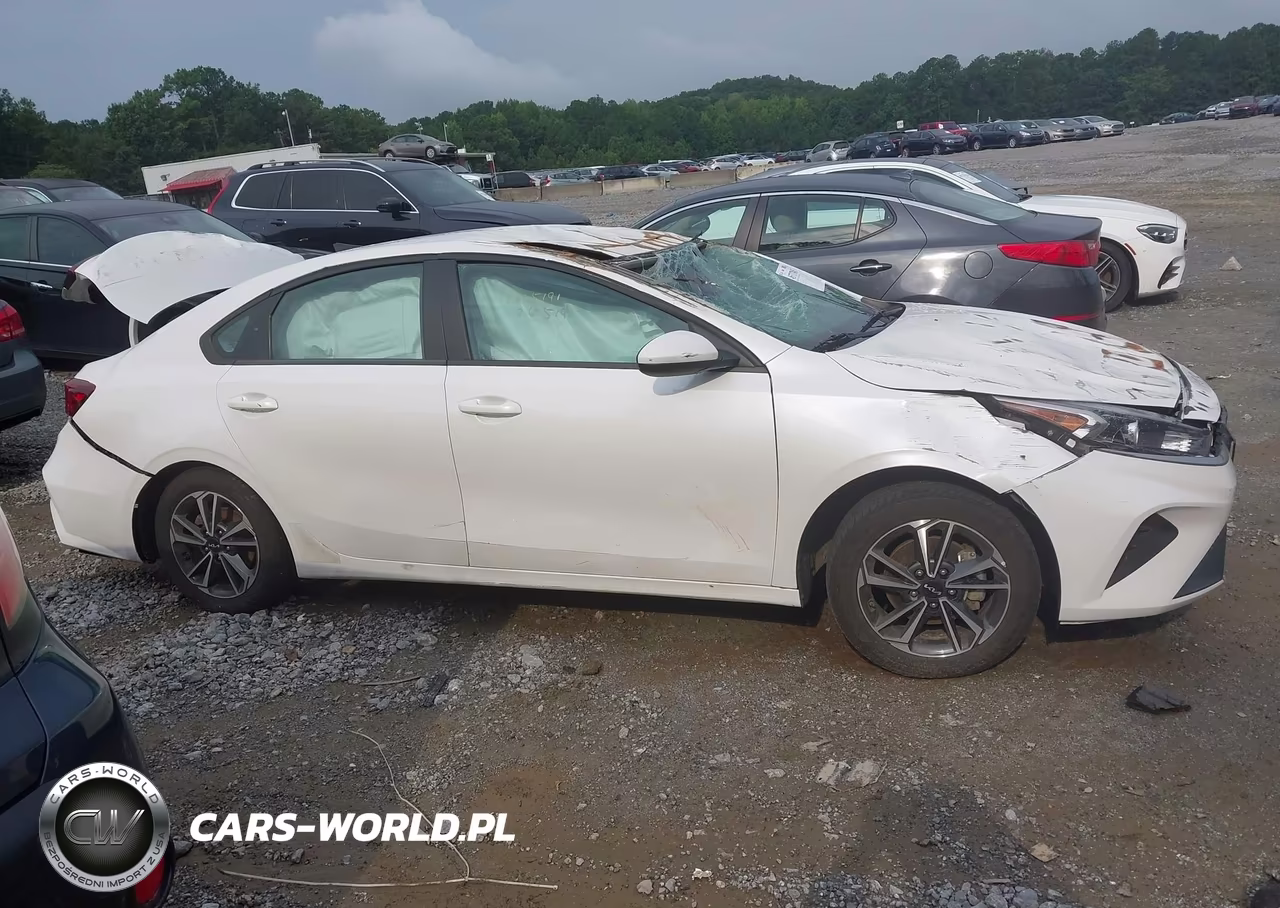 2023 Kia Forte Lxs VIN:3KPF24AD5PE676829 - 13