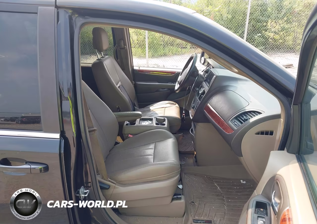 2014 Chrysler Town & Country Touring VIN:2C4RC1BG3ER408648 - 5