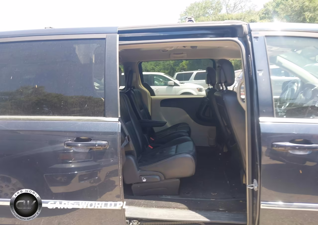 2014 Chrysler Town & Country Touring VIN:2C4RC1BGXER396062 - 8