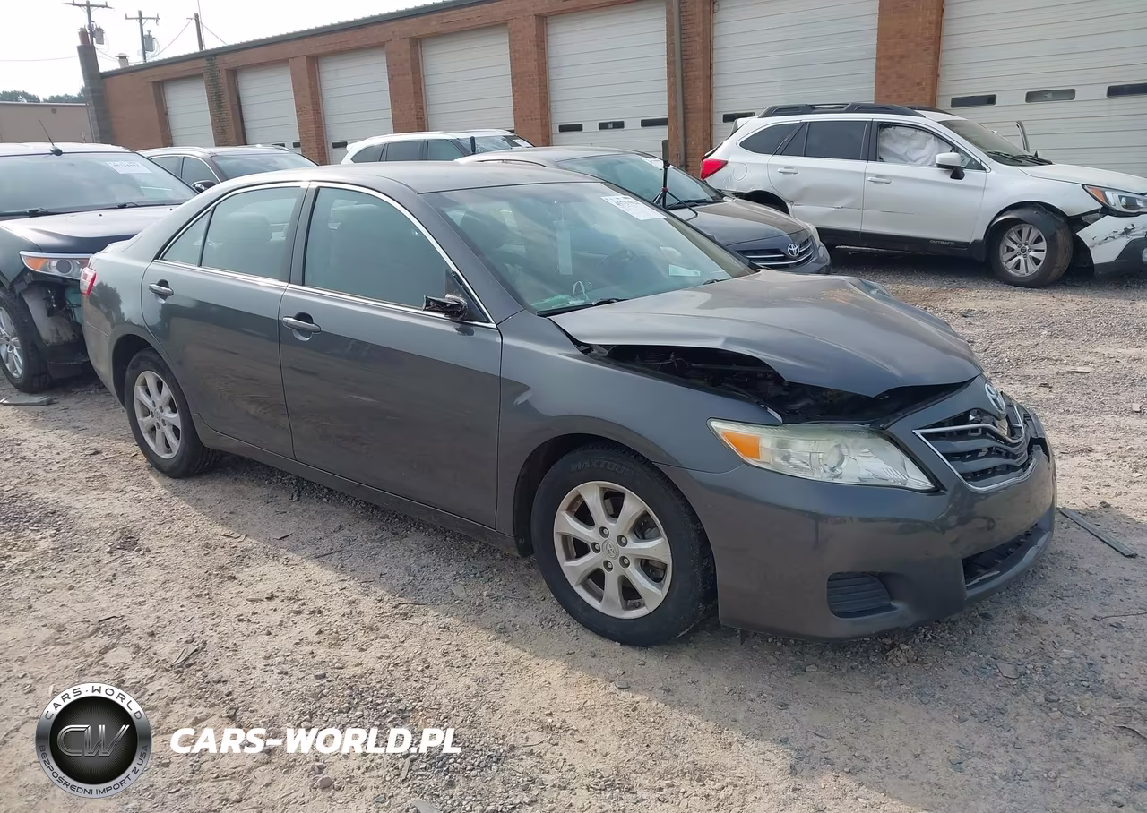 2011 Toyota Camry Le – zdjęcie 1 z 16