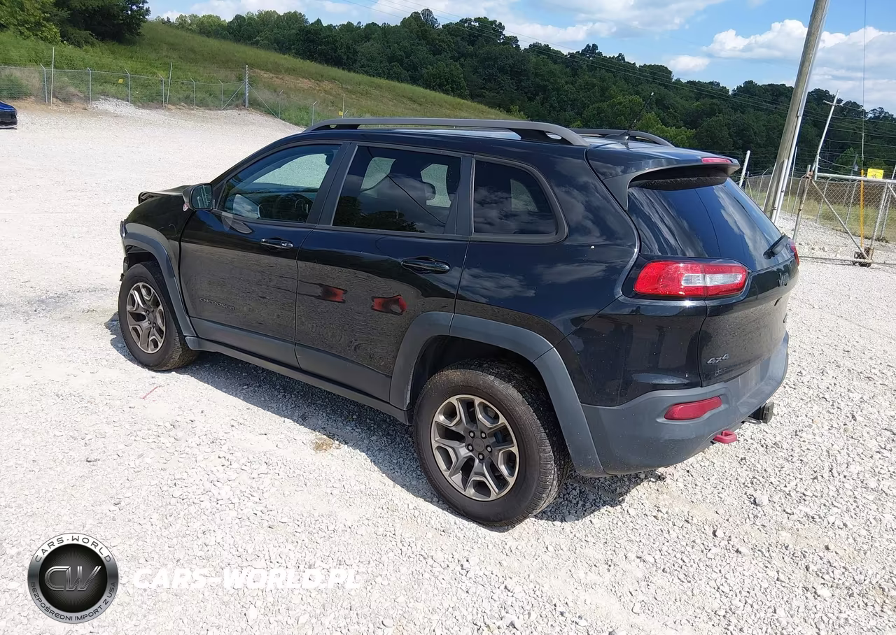 2015 Jeep Cherokee Trailhawk VIN:1C4PJMBS4FW649050 - 3