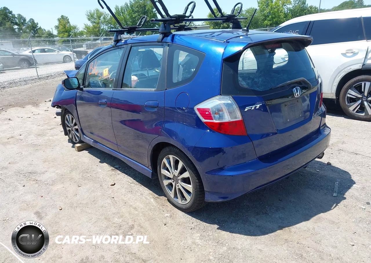 2013 Honda Fit Sport VIN:JHMGE8H50DC024431 - 3