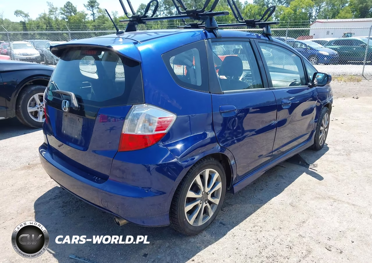 2013 Honda Fit Sport VIN:JHMGE8H50DC024431 - 4