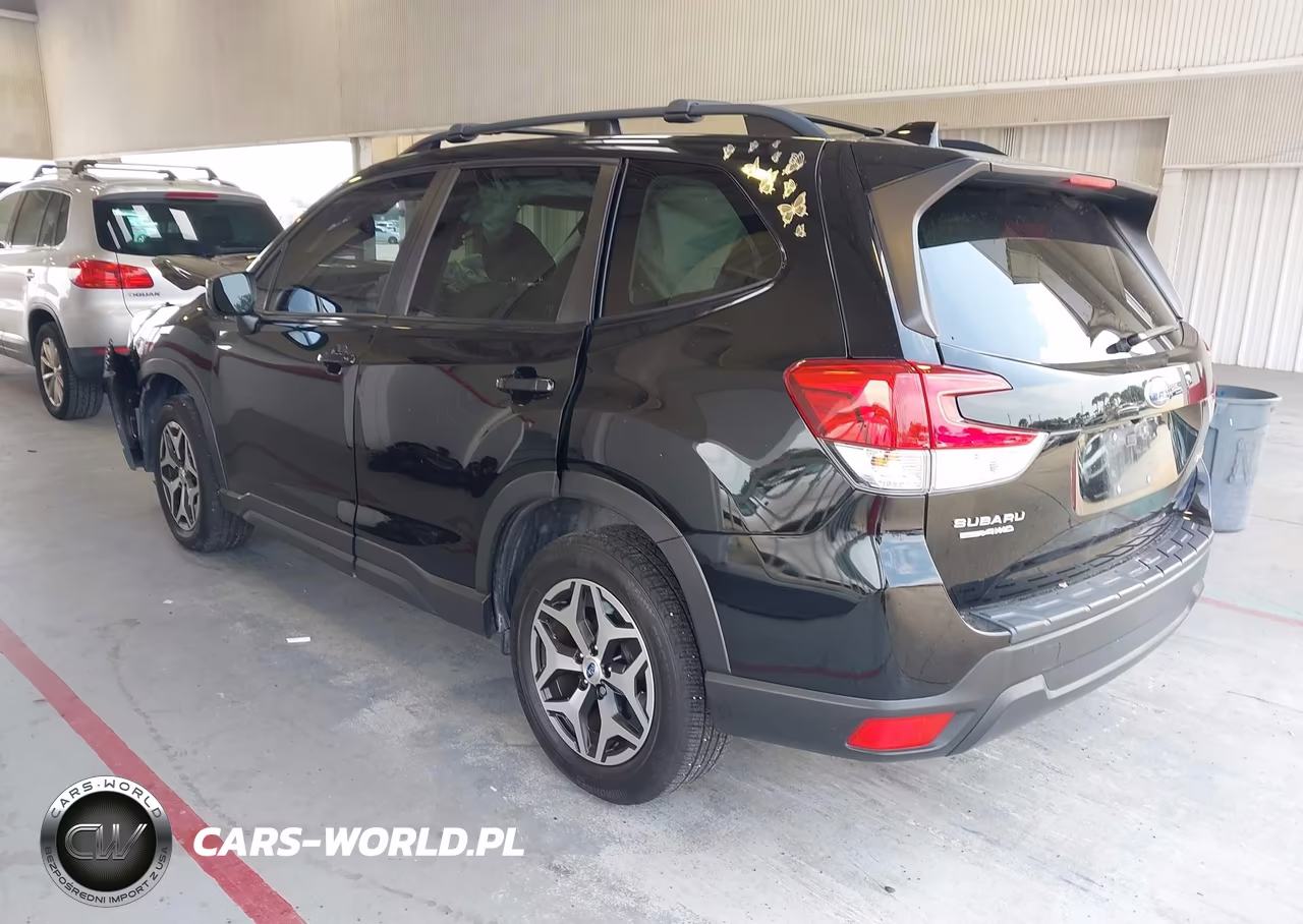 2020 Subaru Forester Premium VIN:JF2SKAJC6LH484541 - 3