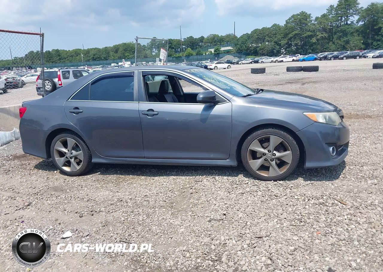 2014 Toyota Camry Se Sport VIN:4T1BF1FK7EU379113 - 13